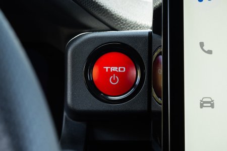 2025_TRD_Pro_4Runner_Interior_04.jpg