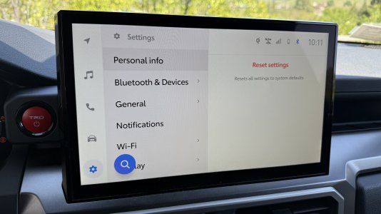 AppleCarPlay_6th_Gen_4Runner_01.jpg