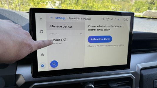 AppleCarPlay_6th_Gen_4Runner_03.jpg