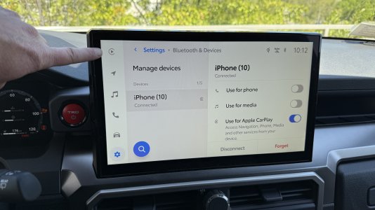 AppleCarPlay_6th_Gen_4Runner_06.jpg