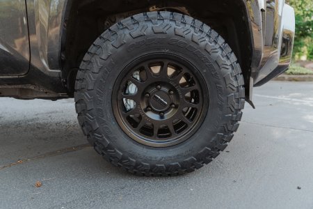 28575R17_Tires_6G4R_02.jpg