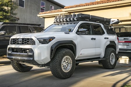 Husky_Rain_Deflectors_01.jpg