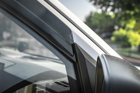 Husky_Rain_Deflectors_04.jpg